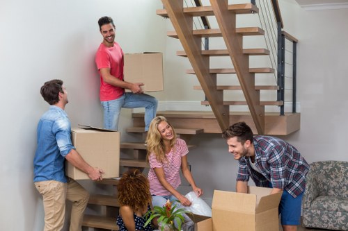 Local moving van for urgent house removals in Streatham