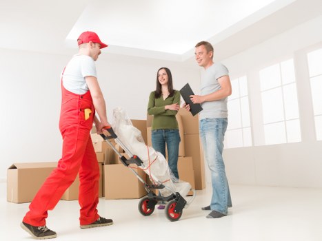 Flexible moving support for a Streatham relocation
