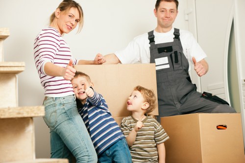 Packing and loading support for a fast move in Streatham